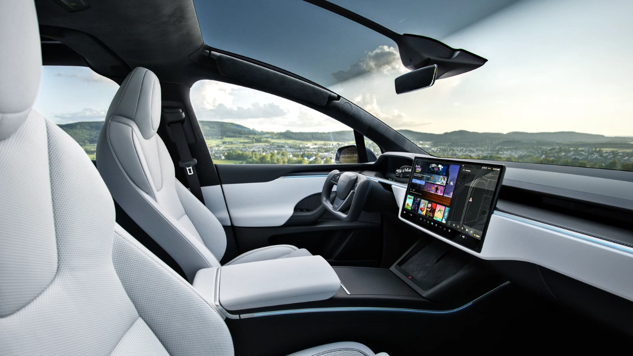 Tesla Model X 2025 Moderne Cockpit met 17-inch Touchscreen en Sfeerverlichting