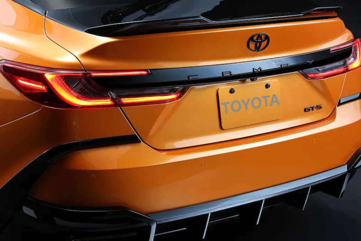 Toyota Camry GT-S Concept Achterkofferbak Detail met CAMRY en GT-S Badging