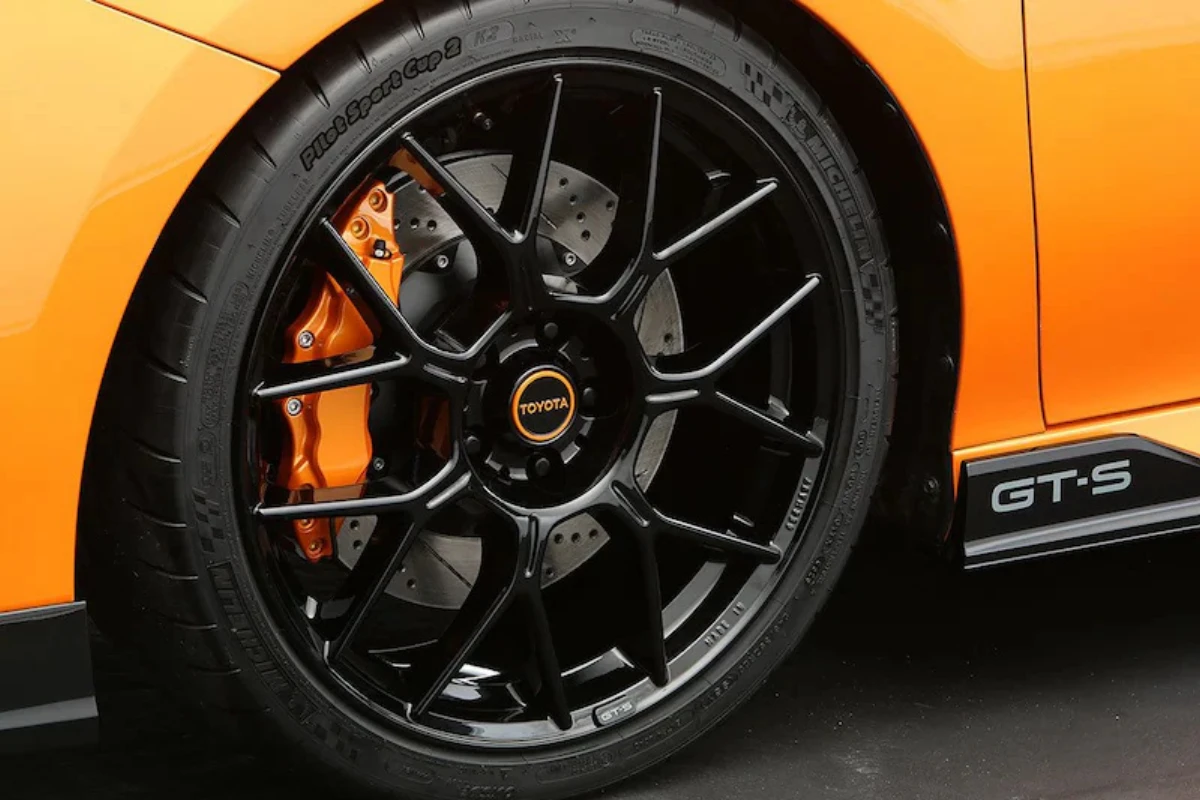 Toyota Camry GT-S Concept Velg en Hoogwaardig Remsysteem Detail