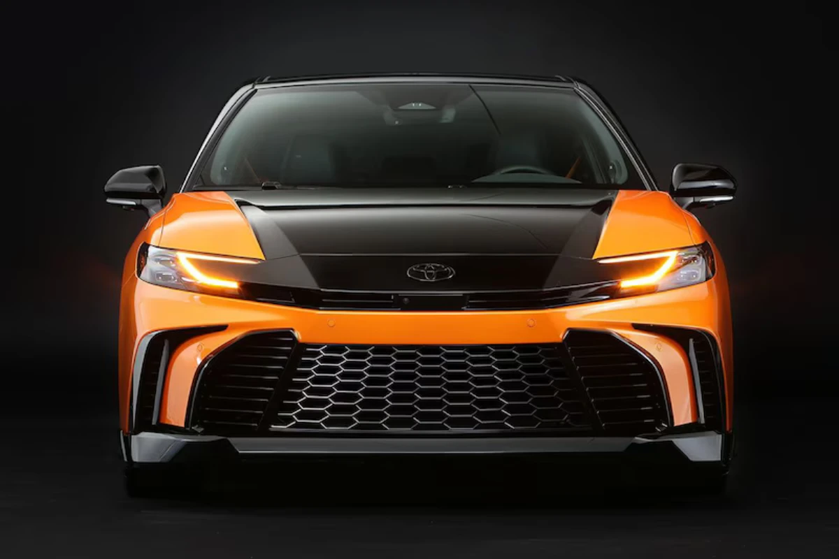 Toyota Camry GT-S Concept Voorzijde met LED-koplampen en Aggressieve Grille