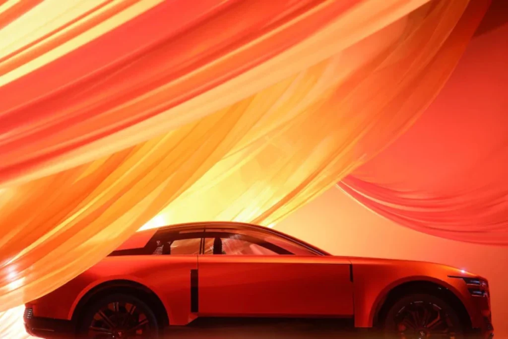 Toyota Century Concept - Dramatische Silhouet Presentatie
