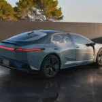 Toyota Corolla Concept 2025 Achter Driekwart Dynamisch Wegzicht