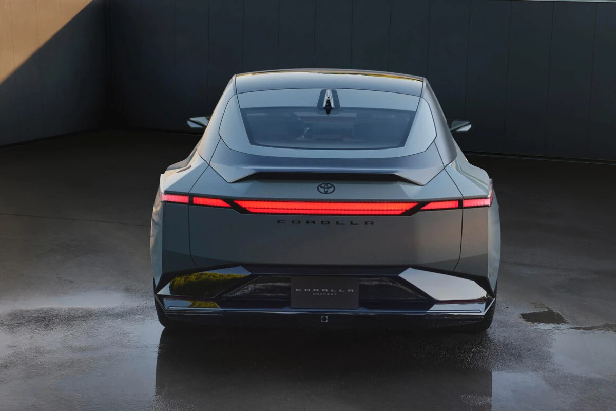 Toyota Corolla Concept 2025 Achterzijde Exterieur met Full-Width LED Verlichting