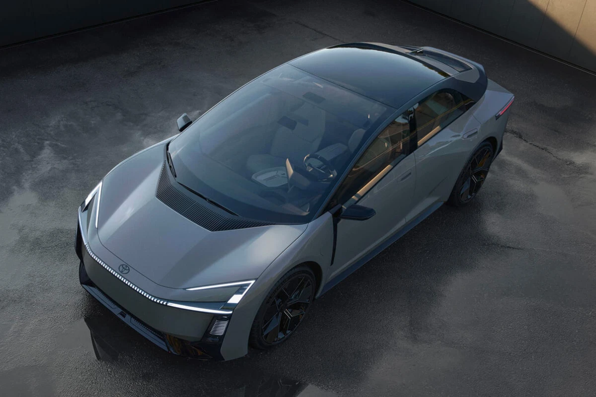 Toyota Corolla Concept 2025 Bovenaanzicht Exterieur met Carbon Fiber Dakpaneel