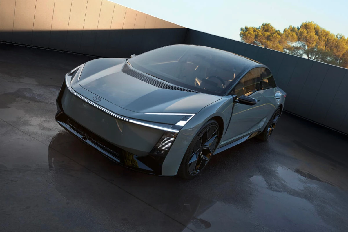 Toyota Corolla Concept 2025 Exterieur Voor Driekwart Verhoogd Zicht