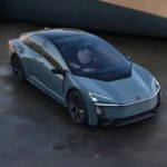 Toyota Corolla Concept 2025 Hoge-Hoek Voor Driekwart Exterieur Zicht