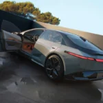 Toyota Corolla Concept 2025 Zijprofiel met Open Deur en Raamloze Ruiten