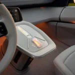 Toyota Corolla Concept 2025 Zwevende Middenconsole en Rijbesturing Detail