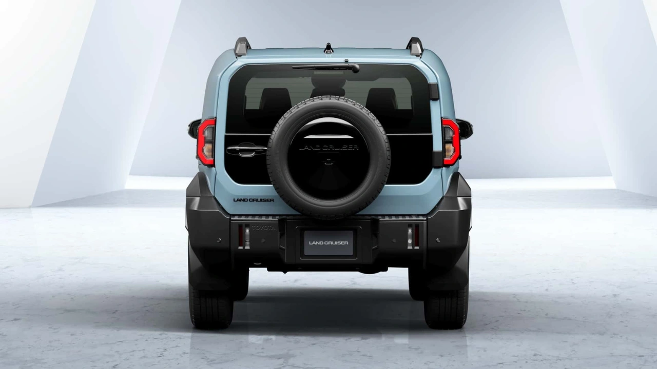 Toyota Land Cruiser FJ Achteraanzicht - Achterklep en Reservewiel Ontwerp