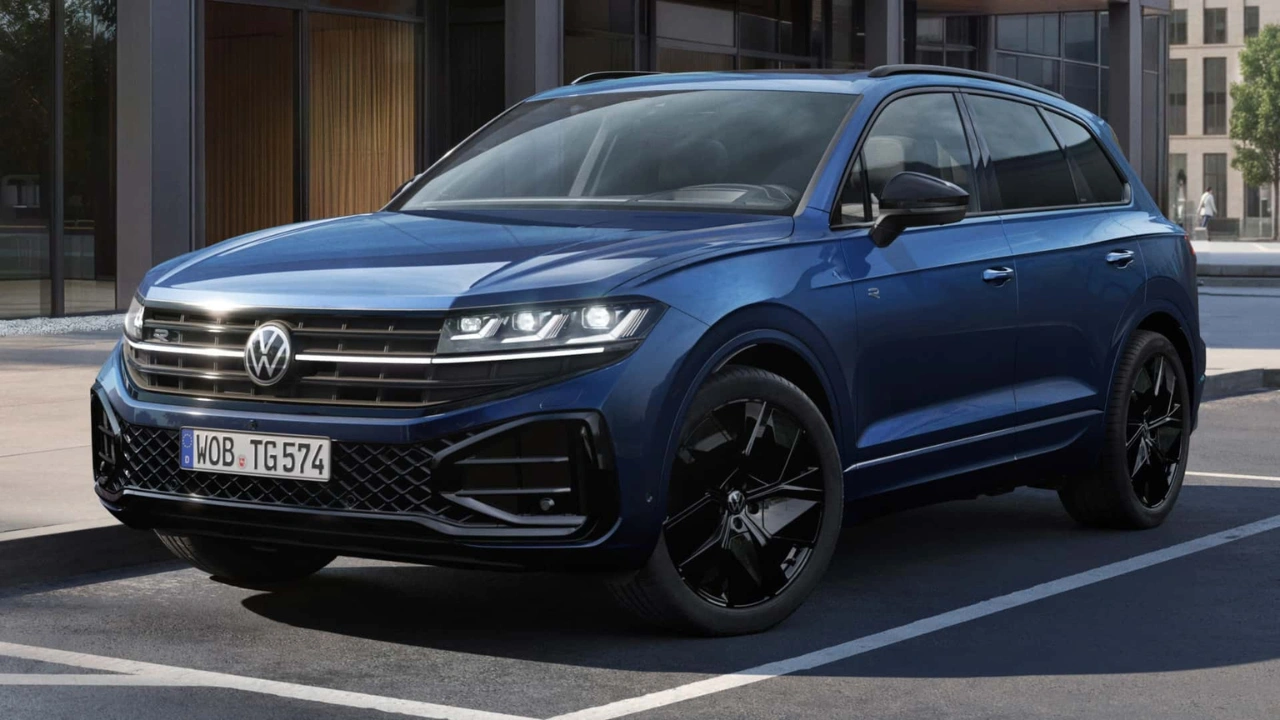 Volkswagen Touareg Final Edition Vooraanzicht Drie-Kwart in Lapiz Blauw