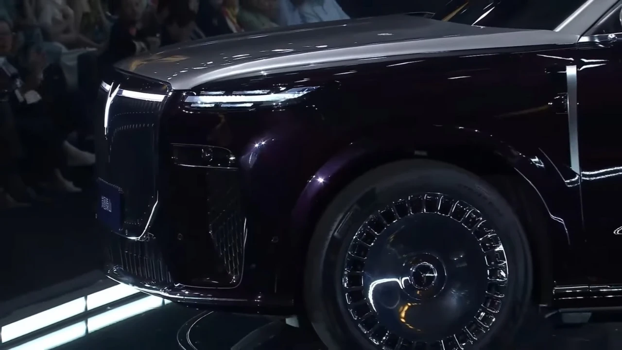 Voyah Taishan 22-Inch Wiel en Ondercarrosserie Design Detail