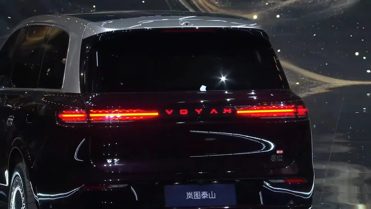 Voyah Taishan Achteraanzicht met Volledige Breedte LED Achterlicht Design