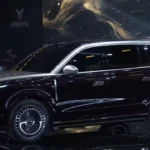 Voyah Taishan Volledig Zijprofiel met Tweekleurig Carrosserie Design