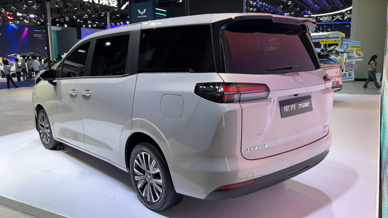 Wuling Xingguang 730 Achter Driekwart Hoek
