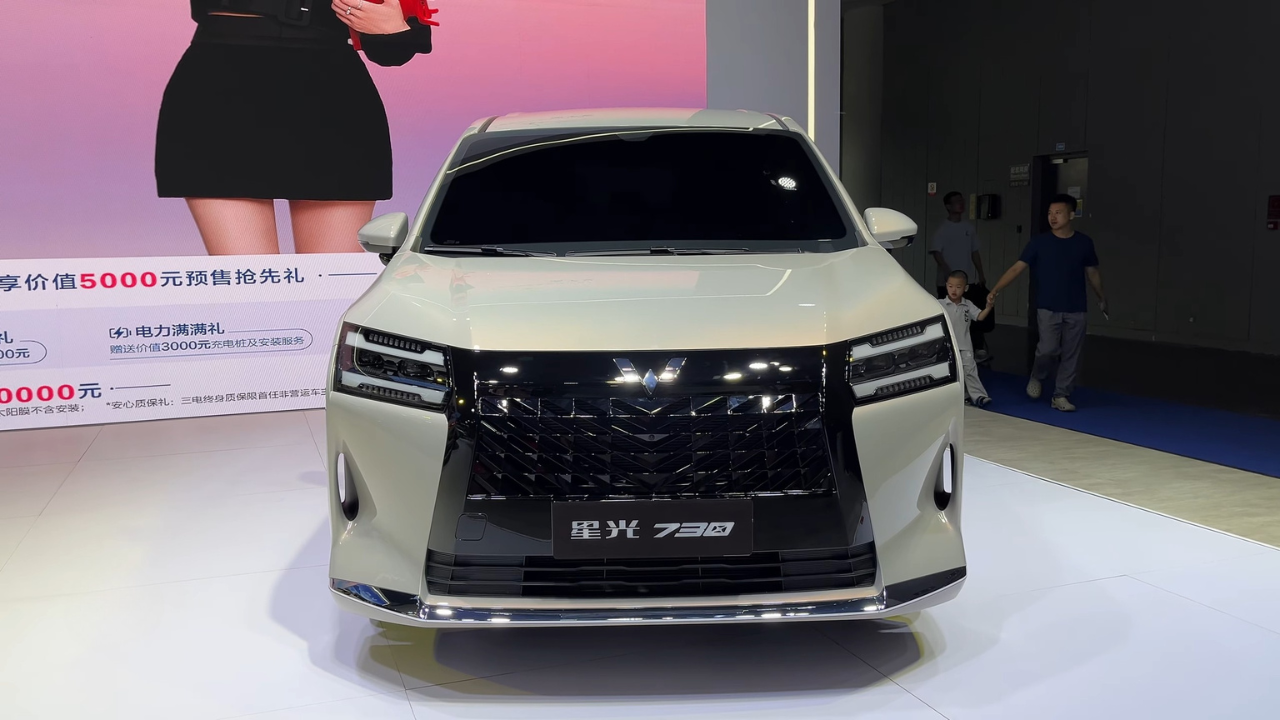 Wuling Xingguang 730 Vooraanzicht