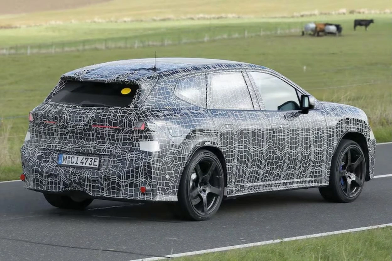 2026 BMW iX3 M Achterkant Driekwart Aanzicht Toont Neue Klasse Design