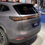 2026 Chery Exeed Exlantix ET5 Direct Achteraanzicht met EXEED Branding en Volledige LED-Verlichting