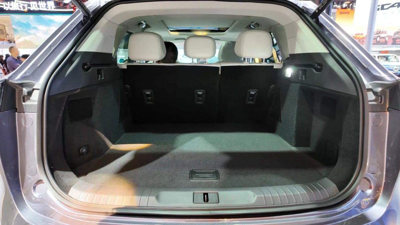 2026 Chery Exeed Exlantix ET5 Ruime Laadruimte en Kofferbakcapaciteit