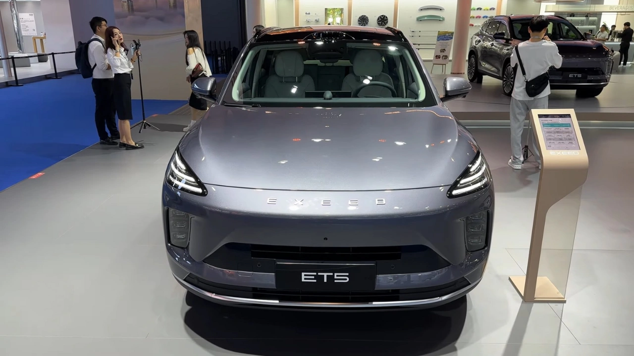 2026 Chery Exeed Exlantix ET5 Voorkant Exterieur Design met EXEED Branding