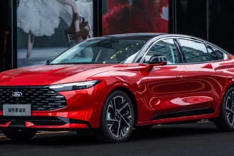 Ford Mondeo 2026 Debuteert Met Vereenvoudigd Ontwerp en 260 PK Vermogen