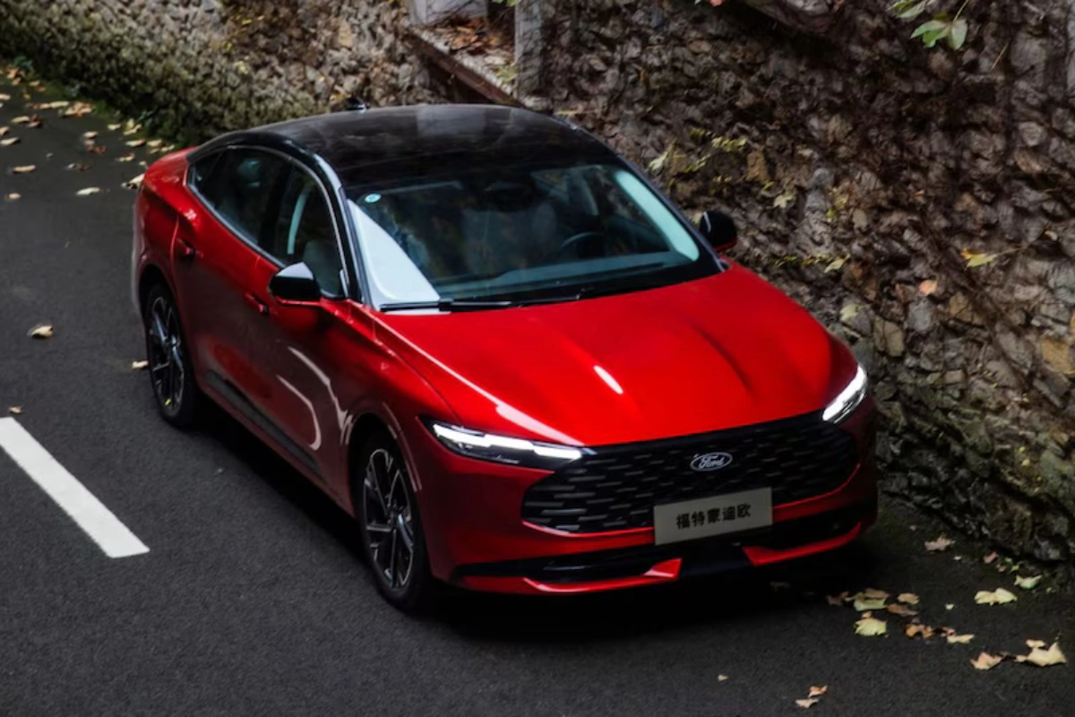 2026 Ford Mondeo Hoge Hoek Voor Driekwart Perspectief