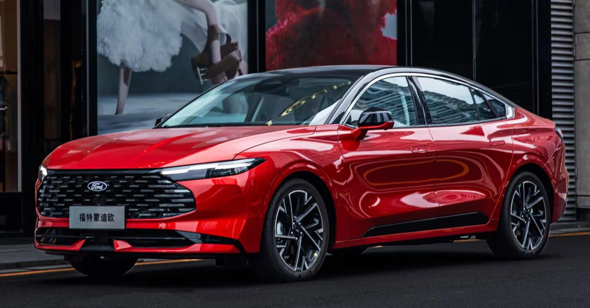 Ford Mondeo 2026 Debuteert Met Vereenvoudigd Ontwerp en 260 PK Vermogen