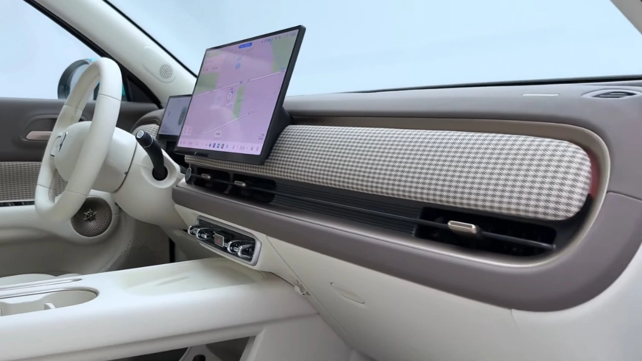 2026 GWM Ora 5 Dashboard Groot Textiel Stof Paneel Design
