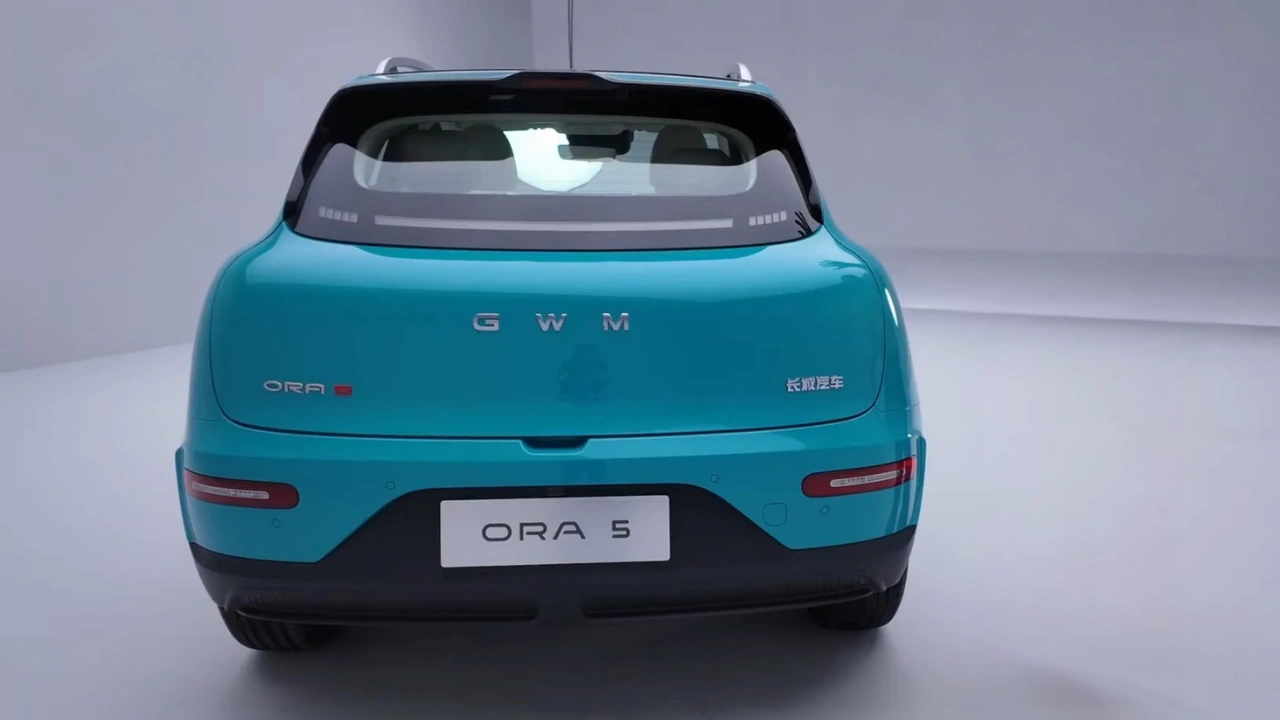 2026 GWM Ora 5 Direct Achteraanzicht met Volledige Breedte Design