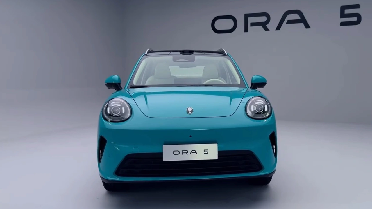 2026 GWM Ora 5 Elektrische SUV Vooraanzicht in Turquoise Blauw