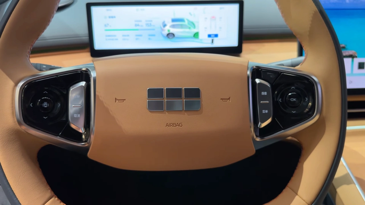 2026 Geely Galaxy Starship 7 EM-i Tweespaaks Stuurwiel met Multifunctionele Bediening