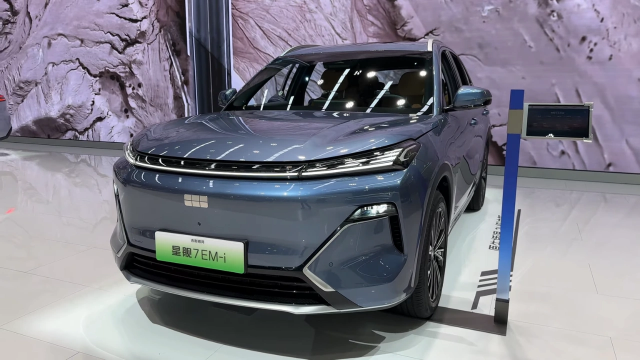 2026 Geely Galaxy Starship 7 EM-i Voorkant Driekwart Aerodynamisch Design