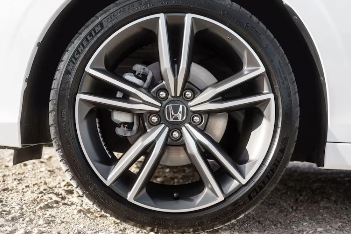 2026 Honda Civic Facelift - Nieuwe 18-Inch Diamant-Geslepen Lichtmetalen Velg Ontwerp