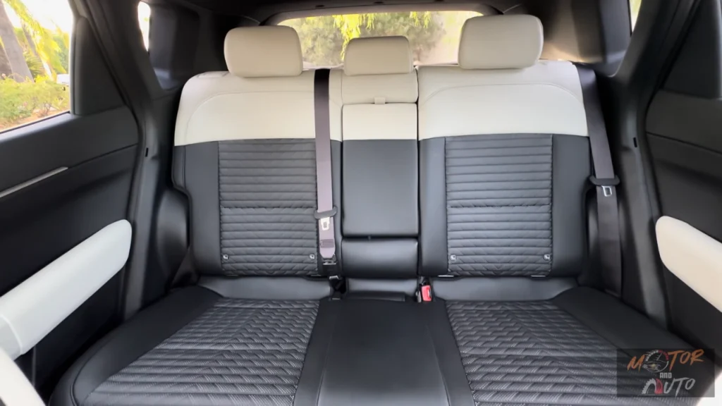 2026 Kia EV4 Achterbank Volledig Aanzicht en Ruime Cabine