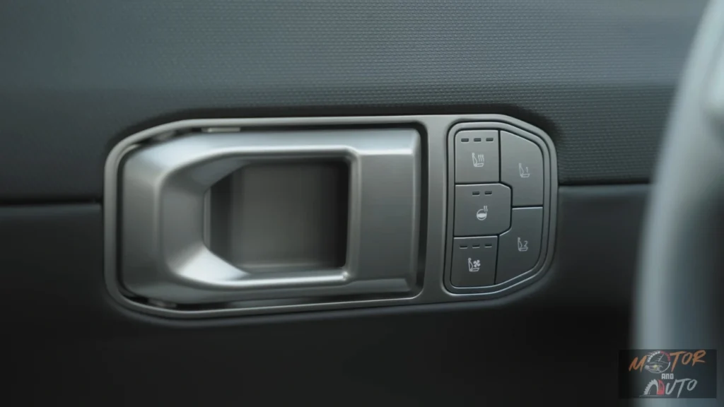 2026 Kia EV4 Bedieningselementen Voorste Deurpaneel en Knoppen Stoelverwarming