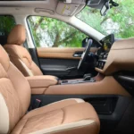 2026 Nissan Pathfinder Platinum - Premium Voorinterieur met Gewatteerde Stoelen