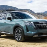 2026 Nissan Pathfinder Platinum - Zijaanzicht met Nieuwe 20-Inch Velgen