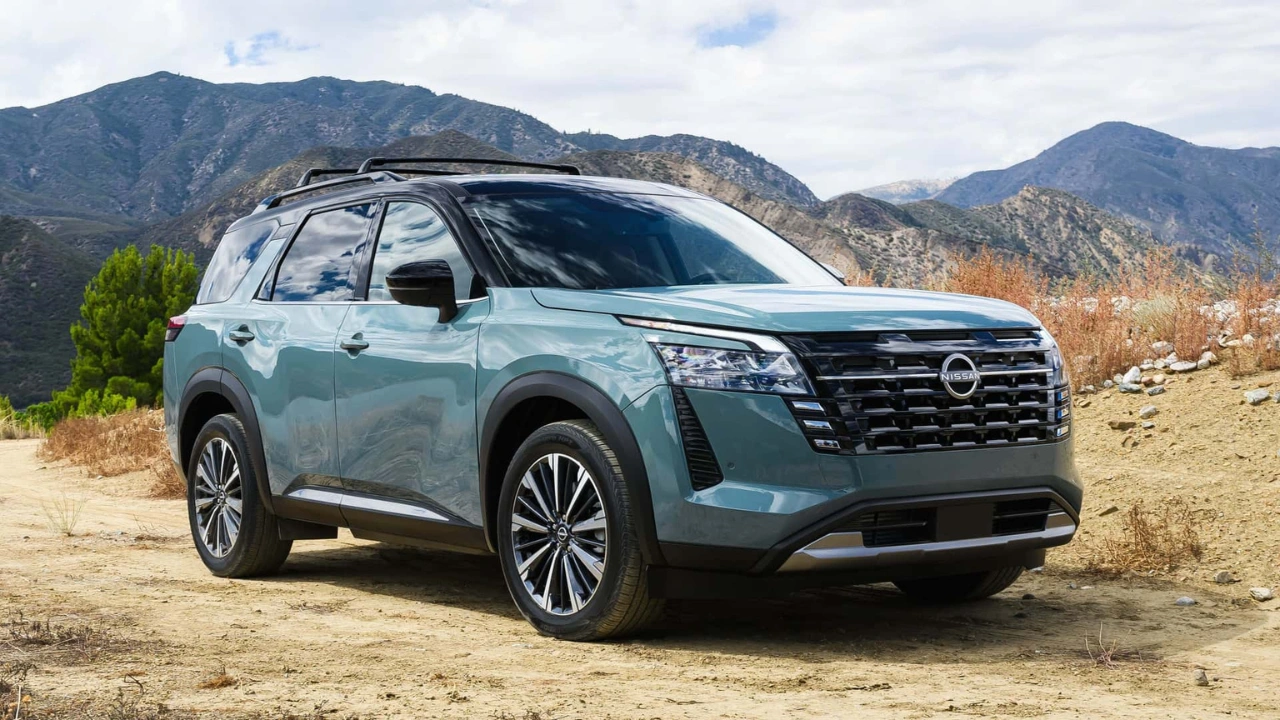 2026 Nissan Pathfinder Platinum - Zijaanzicht met Nieuwe 20-Inch Velgen