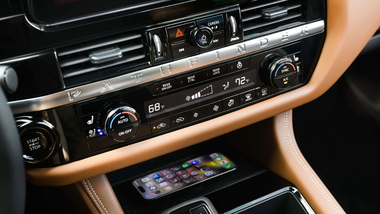 2026 Nissan Pathfinder - Verbeterde Draadloze Oplader en Bediening