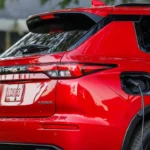 2026 Nissan Rogue PHEV Laadpoort en Platinum Badge