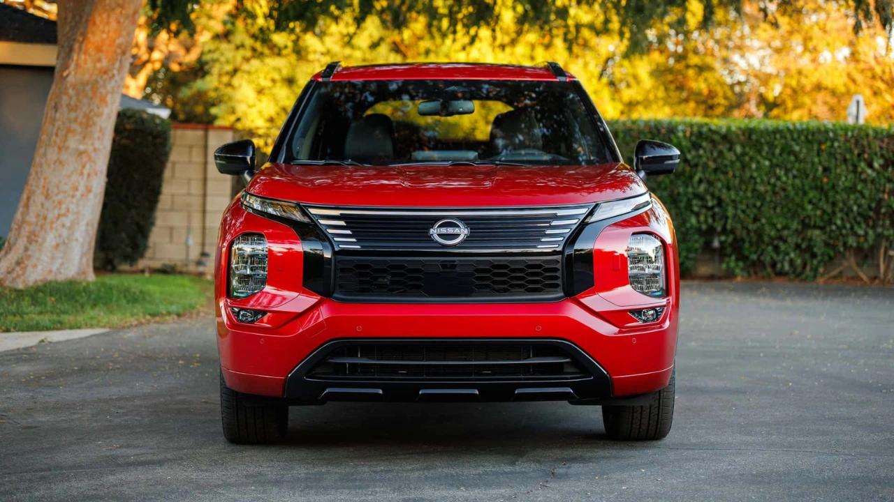 2026 Nissan Rogue PHEV Motorruimte met Plug-In Hybrid Cover