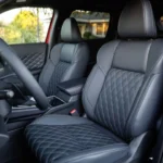 2026 Nissan Rogue PHEV Voorstoelen met Premium Gesteppeld Leer