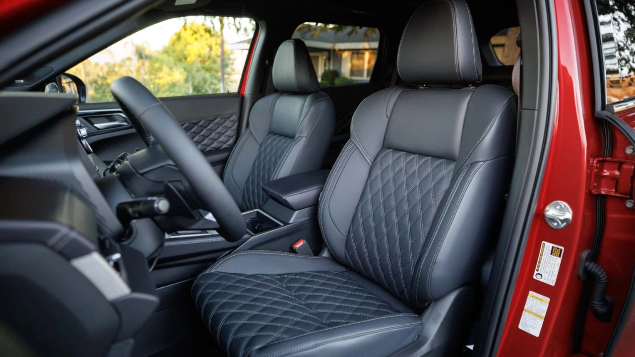 2026 Nissan Rogue PHEV Voorstoelen met Premium Gesteppeld Leer