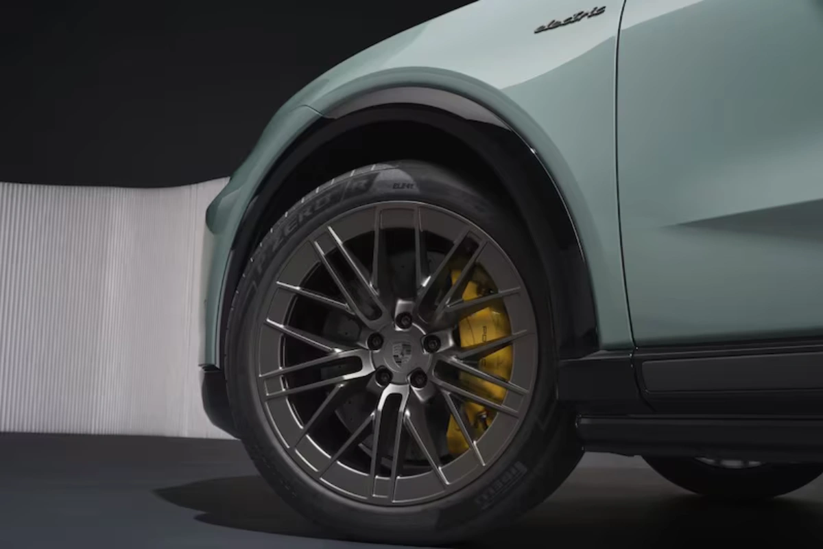 2026 Porsche Cayenne Electric 22-inch Wiel en Gele Remklauw