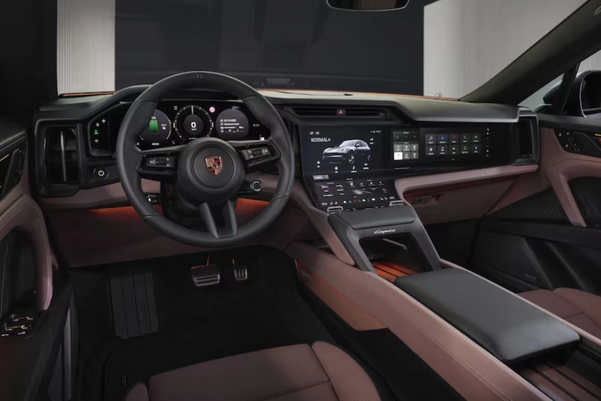 2026 Porsche Cayenne Electric Bestuurders Interieur met Cognac Bruin Leren Accenten