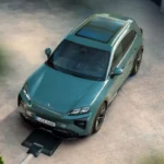 2026 Porsche Cayenne Electric Bovenaanzicht met Inductieve Laadplaat