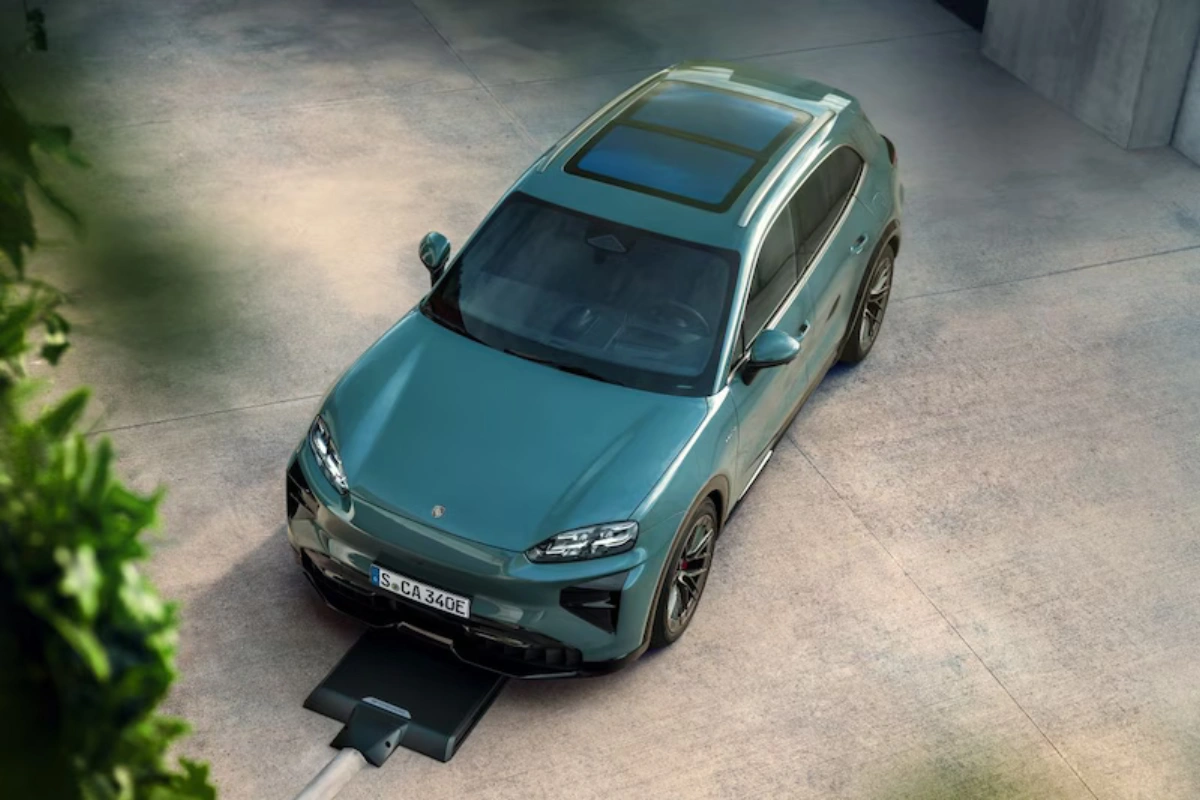 2026 Porsche Cayenne Electric Bovenaanzicht met Inductieve Laadplaat