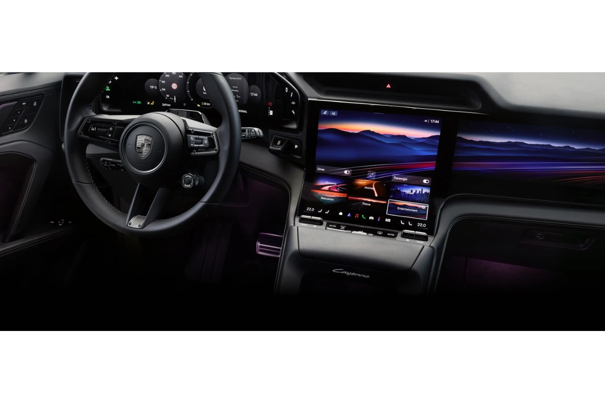 2026 Porsche Cayenne Electric Flow Display Cockpit Volledig Dashboard Aanzicht bij Nacht