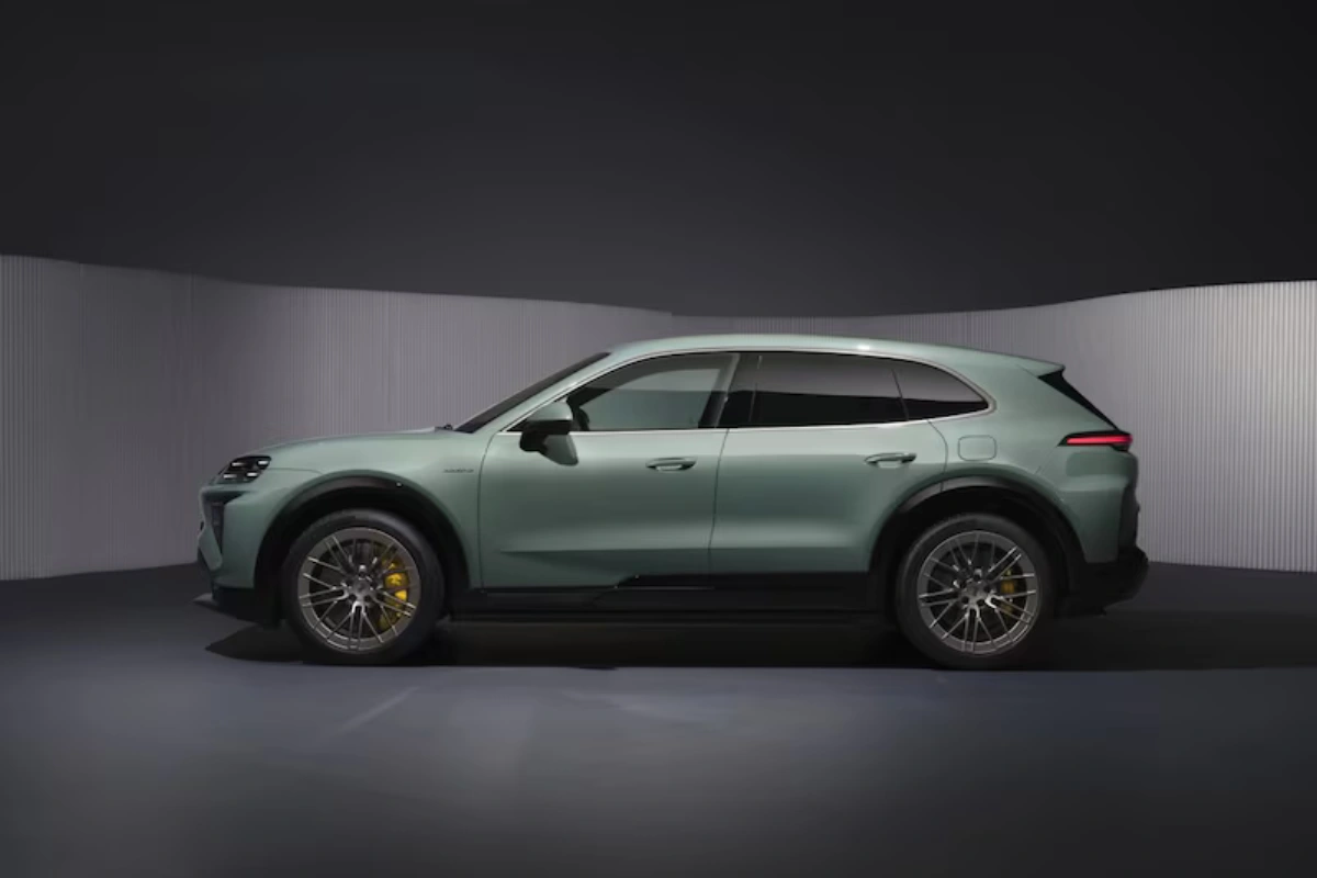 2026 Porsche Cayenne Electric Zijprofiel Ontwerp in Vanadium Grijs