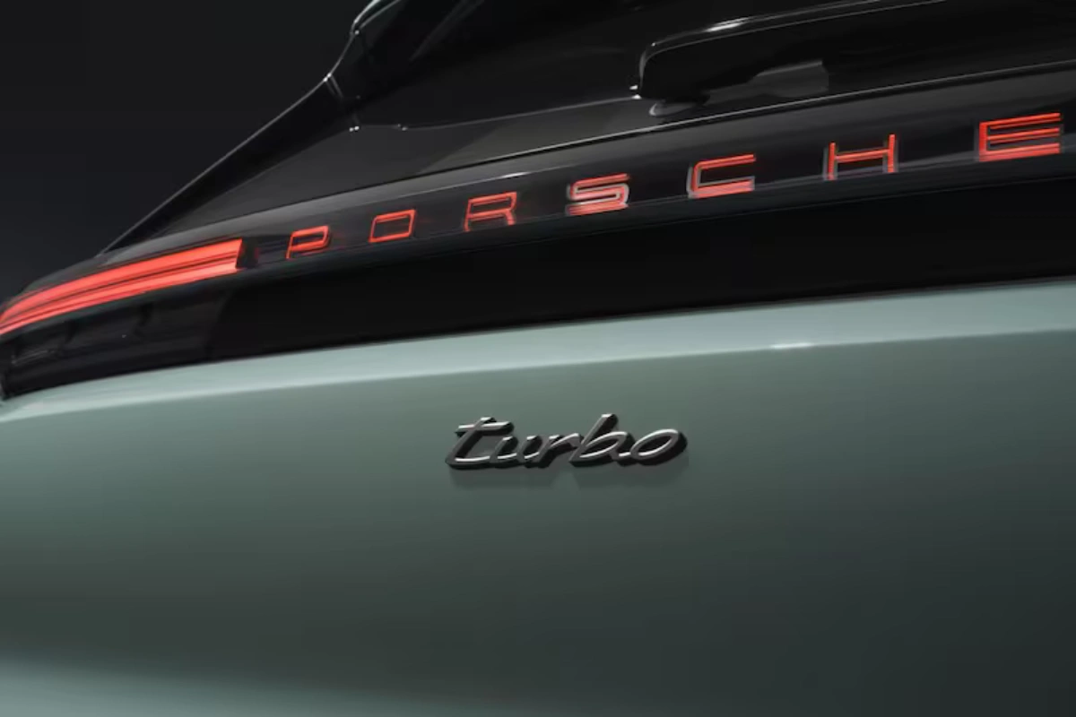 2026 Porsche Cayenne Turbo Electric Badge en LED Achterlichtbalk