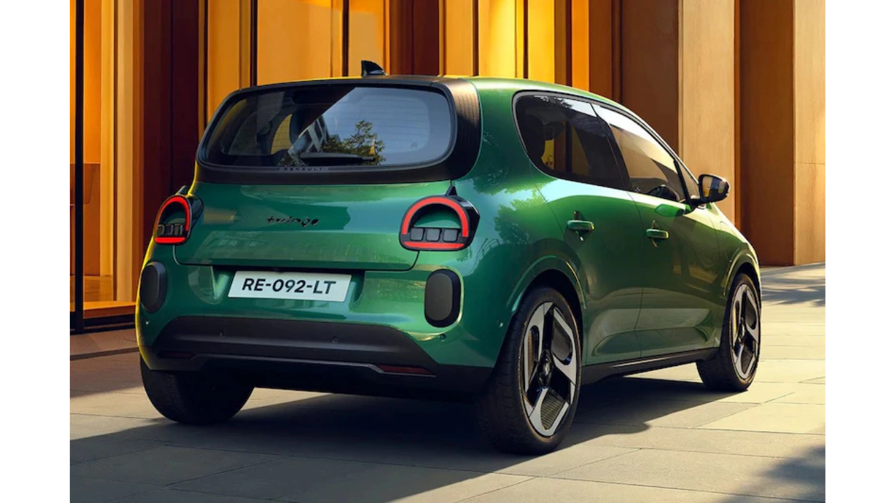 2026 Renault Twingo E-Tech Electric Groen Achter Drie-Kwart Stedelijk